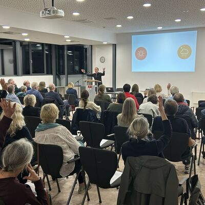Keynote-Speaker Thomas Staehelin ging in seinem Vortrag auf die Frage ein, wie Digitalisierung gestaltet werden kann, die das demokratische Gemeinwesen st�rkt.