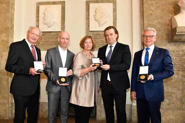 Dr. Manfred Wittenstein, Aufsichtsratsvorsitzender WITTENSTEIN SE, hat die Dieselmedaille 2019 erhalten.