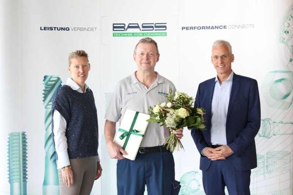Otmar Fries feierte sein 40-j�hriges Dienstjubil�um bei BASS.