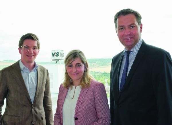 Stephan Mayer, Parlamentarischer Staatssekretär (rechts), mit VS-Geschäftsführer Philipp Müller und MdB Nina Warken. 
