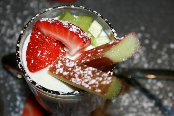 Rhabarber-Erdbeer-Dessert