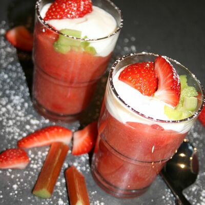 Rhabarber-Erdbeer-Dessert