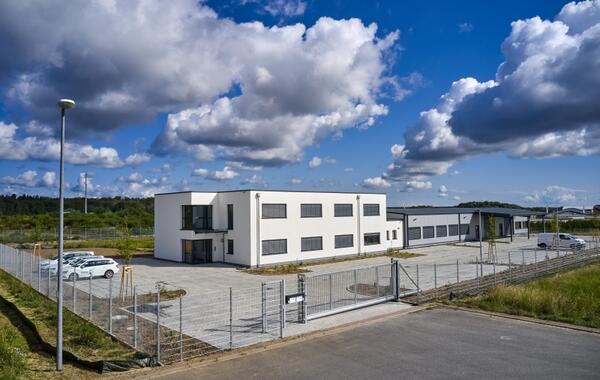 DEU , Deutschland , Wertheim - Gewerbegebiet Reinhardshof , | DEU, Germany, Wertheim - |
[© Peter Frischmuth/ argus. Jede Nutzung des Fotos ist honorarpflichtig gemaess gueltiger MFM Liste oder Vereinbarung mit Peter Frischmuth/ argus, Rethweg 2, 21635 Jork,  T+49 171 3334563, foto@peterfrischmuth.de, www.peterfrischmuth.de,  Bankverbindung: IBAN: DE 98200100200388530208, BIC: PBNKDEFF, Postbank ]