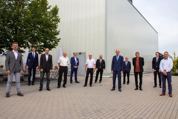 LAUDA ehrt gleich drei langj�hrige Mitarbeiter f�r ein halbes Jahrhundert Betriebszugeh�rigkeit