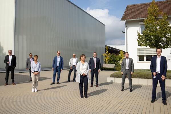 Der Weltmarktf�hrer Lauda ehrte zwei Mitarbeiterinnen zu 40 Jahre Betriebszugeh�rigkeit.