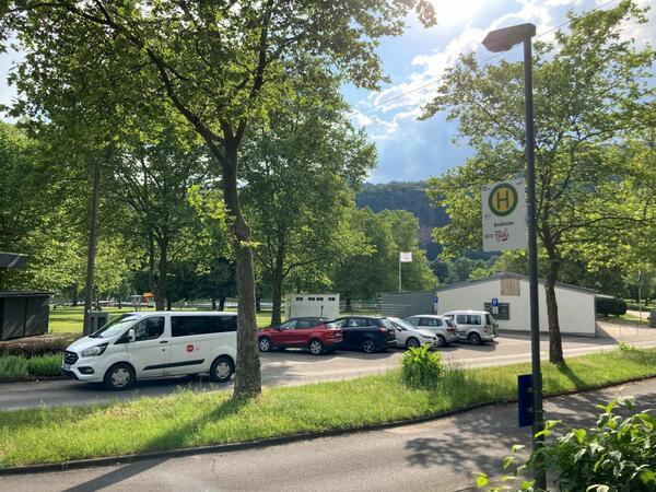 Ruftaxi an der Haltestelle "Freudenberg, Badesee": Aufgrund der aktuell geltenden Inzidenzstufe 1 werden wieder mehr Fahrg�ste bef�rdert.