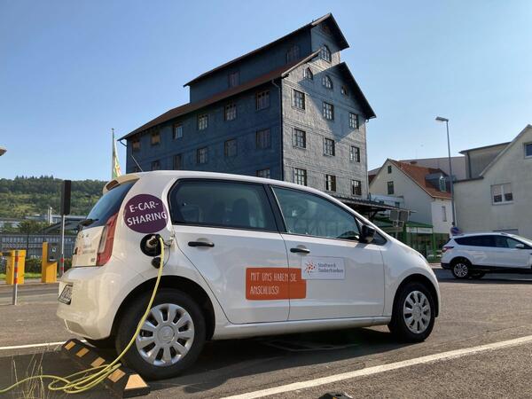 Das Elektro-Auto auf dem Stellplatz in der Zaisenmhlstrae in Bad Mergentheim kann rund um die Uhr ausgeliehen werden.