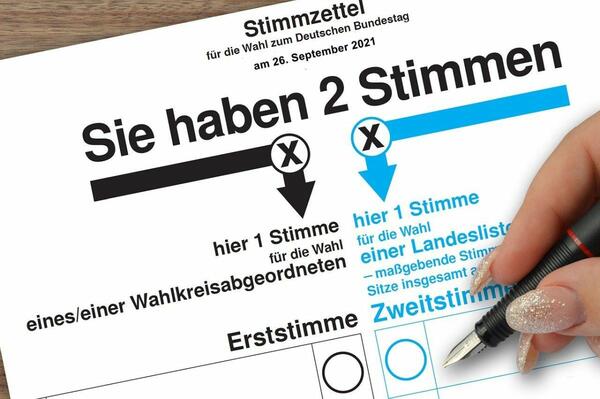 Stimmzettel f�r die Bundestagswahl am 26. September: Kreiswahlleiter Dr. Achim Br�tel ruft zu Teilnahme an Bundestagswahl auf