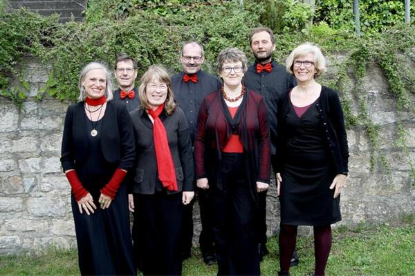 Beim Benefizkonzert des Sambia-Vereins in der Bronnbacher Klosterkirche tritt der Chor Klasseklassik-Vokal aus Tauberbischofsheim auf.