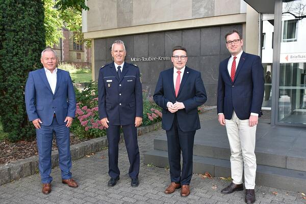 Der neue Polizeivizeprsident Thomas Schllhammer und Polizeiprsident Hans Becker waren zu einem Antrittsbesuch bei der ebenfalls neuen Behrdenleitung des Landratsamtes mit Landrat Christoph Schauder und Erstem Landesbeamten Florian Busch zu Gast (von l