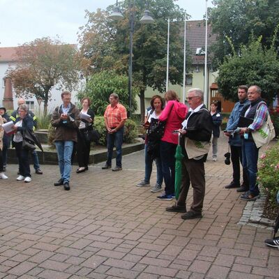 Der Besuch der Bewertungskommission im Rahmen des Bezirksentscheids "Unser Dorf hat Zukunft" f�hrte zum Erfolgt: Die Gemeinde Gro�rinderfeld hat sich f�r den Landesentscheid qualifiziert.