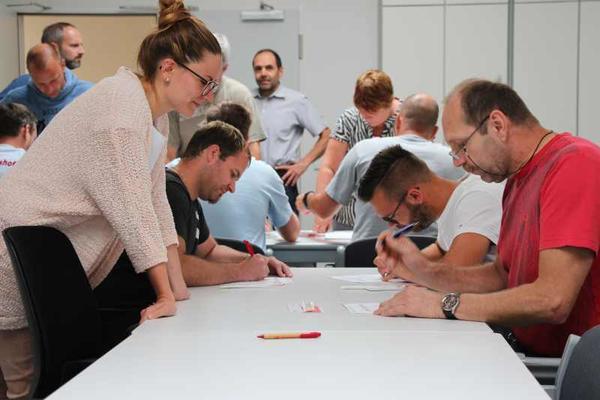 Viele LAUDA Mitarbeiter nahmen sich Zeit, um sich in einer eigens eingerichteten Typisierungszentrale als Spender registrieren zu lassen.