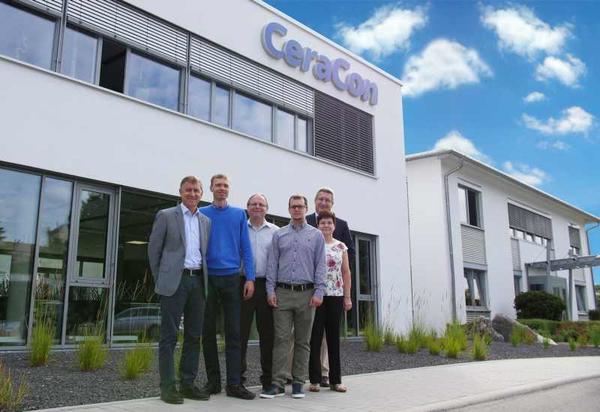 Die Mitarbeiter des neuen CeraCon-Standortes in Tschechien während ihres Besuchs in Weikersheim.