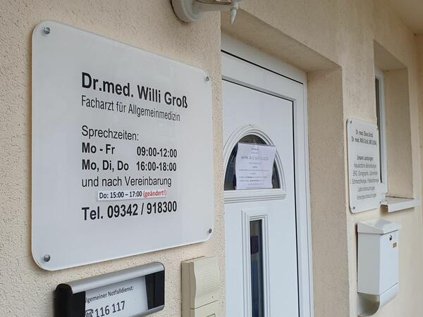 Die Hausarztpraxis Dres. Gro� im Stadtteil Reinhardshof wird dieses Jahr neu bauen und sich vergr��ern. 