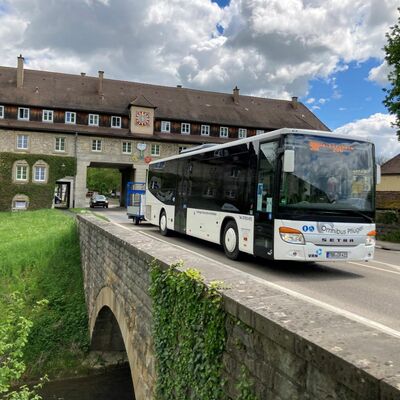 Linienbus und Fahrradanhnger mit Platz fr 14 Fahrrder: Der Radbus startet am Freitag, 1. April, in die Saison.