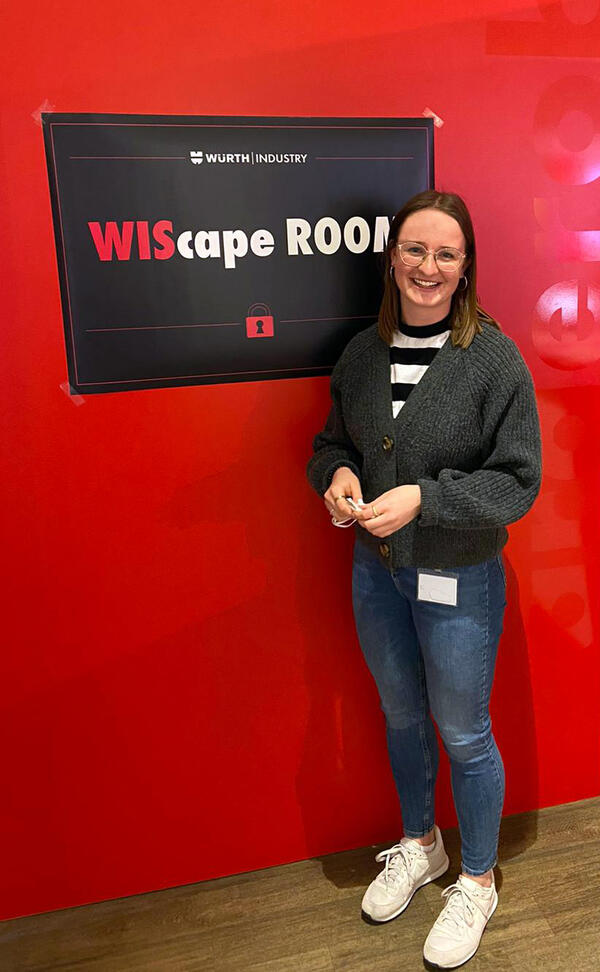 Mit WIScape die Würth Industrie Service spielerisch kennenlernen und entdecken (Lisa Ulsamer, Duale Studentin Bachelor of Arts BWL - Digital Business Management, und Mitglied der Projektgruppe WIScape)