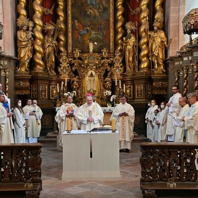 Weihbischof Dr. Dr. Christian Würtz zelebrierte das feierliche Pontifikalamt.