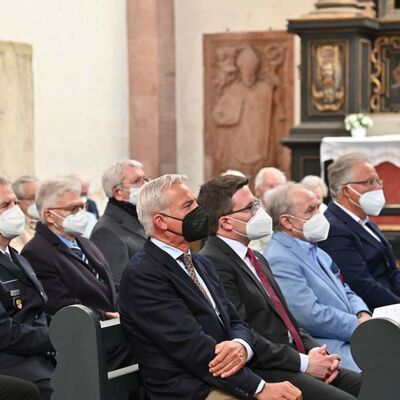 Gäste in der ersten Reihe der Klosterkirche waren der stellvertretende Ministerpräsident Thomas Strobl, Landrat Christoph Schauder sowie seine Vorgänger Georg Denzer und Reinhard Frank.