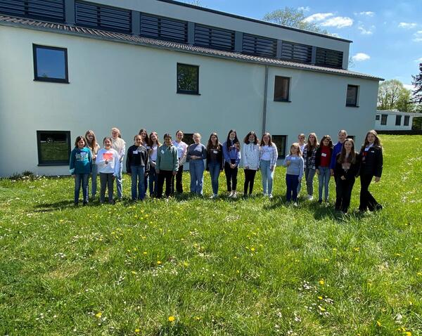 Die W�rth Industrie Service stellte beim bundesweiten Girls' Day Sch�lerinnen verschiedenste Berufe jenseits der klassischen Rollenverteilung vor.