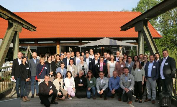 Die Jubilarinnen und Jubilare bei der offiziellen Feier der W�rth Industrie Service