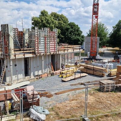 Seit dem Spatenstich im April dieses Jahres geht das Bauvorhaben mit gro�en Schritten voran.