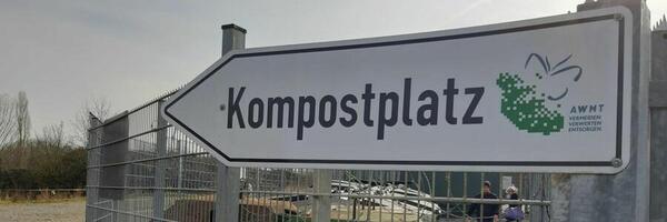 Wegweiser zum Kompostplatz in Bad Mergentheim: Der Main-Tauber-Kreis schneidet in der Abfallbilanz 2021 des Landes Baden-Wrttemberg wieder hervorragend ab.
