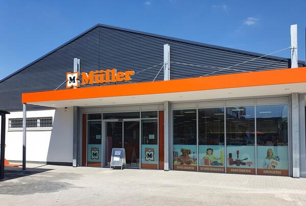 Die Er�ffnung der M�ller Filiale rundet das Nahversorgungszentrum am Reinhardshof ab. 