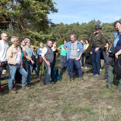 Wie der Berufsalltag einer Weidetierhalterin aussieht, berichtete im Rahmen des Landschaftspflegetags Schfermeisterin Petra Schuck von der Schuck GbR Schferei und Landschaftspflege in Helmstadt.