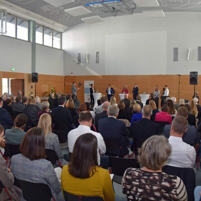 Voll besetzt war die Aula beim Festakt anlässlich des 100-jährigen Bestehens der Kaufmännischen Schule Tauberbischofsheim.