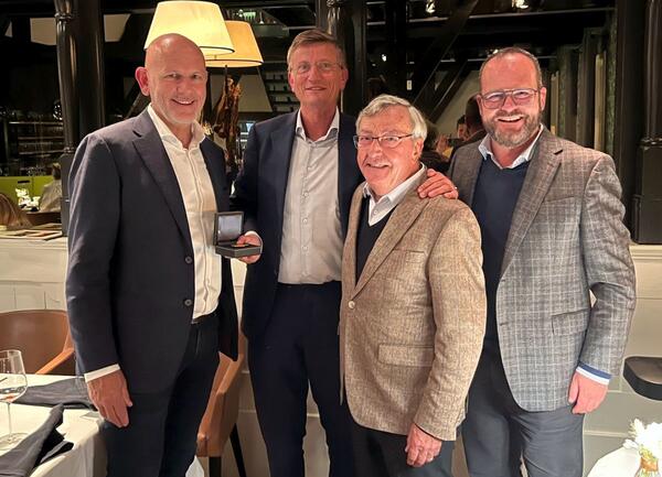 Die Gesch�ftsf�hrer von Beun de Ronde, Corn� Reuvers und Mike Klinkenberg, gemeinsam mit Dr. Gerhard Wobser und dem Gesch�ftsf�hrenden Gesellschafter von LAUDA, Dr. Gunther Wobser (v. l. n. r.)