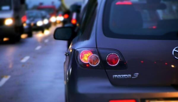 Bei Aktivierung der Darstellung der Verkehrsauslastung auf der interaktiven Karte des VRN werden alle bekannten Verkehrsauslastungen auf den sichtbaren Fahrspuren der Stra�en, jeweils nach Fahrtrichtung getrennt, in Echtzeit dargestellt.