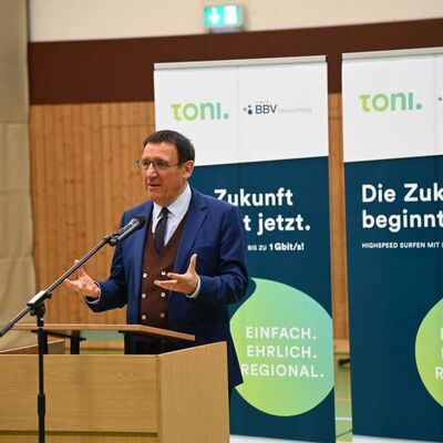 Landtagsvizepräsident Prof. Dr. Wolfgang Reinhart zeigte sich von der Notwendigkeit des Glasfaserausbaus überzeugt.