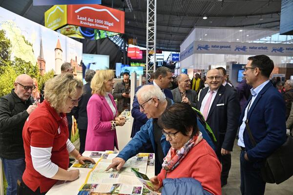 Der Stand des Tourismusverbandes "Liebliches Taubertal" auf der CMT in Stuttgart weckte das Interesse vieler Messebesucher.
