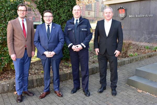 Erster Landesbeamter Florian Busch (von links) und Landrat Christoph Schauder empfingen den neuen Polizeipr�sidenten des Pr�sidiums Heilbronn, Frank Spitzm�ller, sowie dessen Vizepr�sidenten Thomas Sch�llhammer zu einem Antrittsbesuch im Landratsamt.