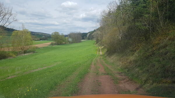 Ein Feldweg in der N�he der Kreisstra�e 2819: Hier soll auf einer L�nge von circa 1,3 Kilometern ein kombinierter Rad- und Wirtschaftsweg entstehen. 