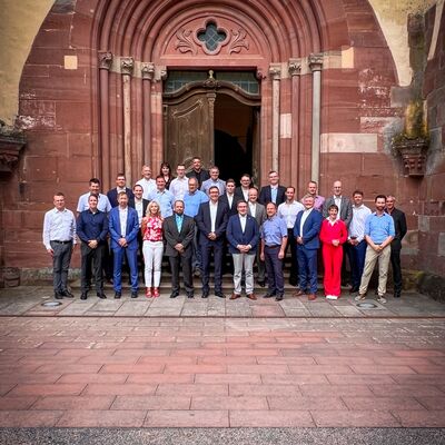 Gelebte Patenschaft zwischen dem Landratsamt Main-Tauber-Kreis und dem Transporthubschrauberregiment 30 aus Niederstetten: Landrat Christoph Schauder hat gemeinsam mit Mitgliedern des Kreistages, den Dezernentinnen und Dezernenten des Landratsamtes sowie seinem pers�nlichen B�ro die F�hrungsriege des Transporthubschrauberregiments 30 aus Niederstetten im Kloster Bronnbach empfangen.