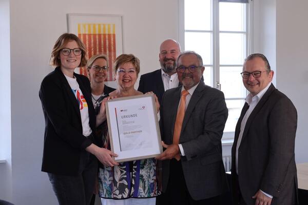 v.l.n.r: Caroline Gilberg (HR Specialitst im Talent Management bei ALDI S�D), Prof. Dr. Eva Maria Boder, Rektorin Prof. Dr. Gabi Jeck-Schlottmann, Prof. Dr. Rainer Jochum, Gesch�ftsf�hrer der Stiftung Pro DHBW Mosbach Gerhard Lauth, Prof. Dr. Enrico Purle