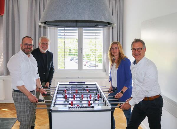 Spielerischer Ausklang des Thementreffens: Dr. Gunther Wobser, Matthias Weber, Anja Mahler, Martin Haaf (v.l.n.r.)
