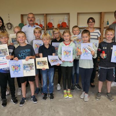 In Kupprichhausen freuten sich die Schlerinnen und Schler der Grundschule Schpfer Grund ber zwlf Ortspreise und vier Landespreise.